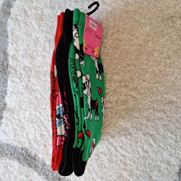 ✨️Host Pick✨️ NEW BETSEY JOHNSON 3 Pair Christmas Dogs Crew Sock Set - Picture 4 of 6